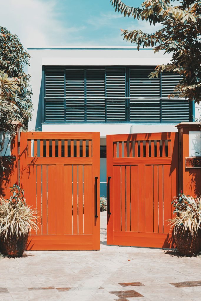 Bi-Folding Gate