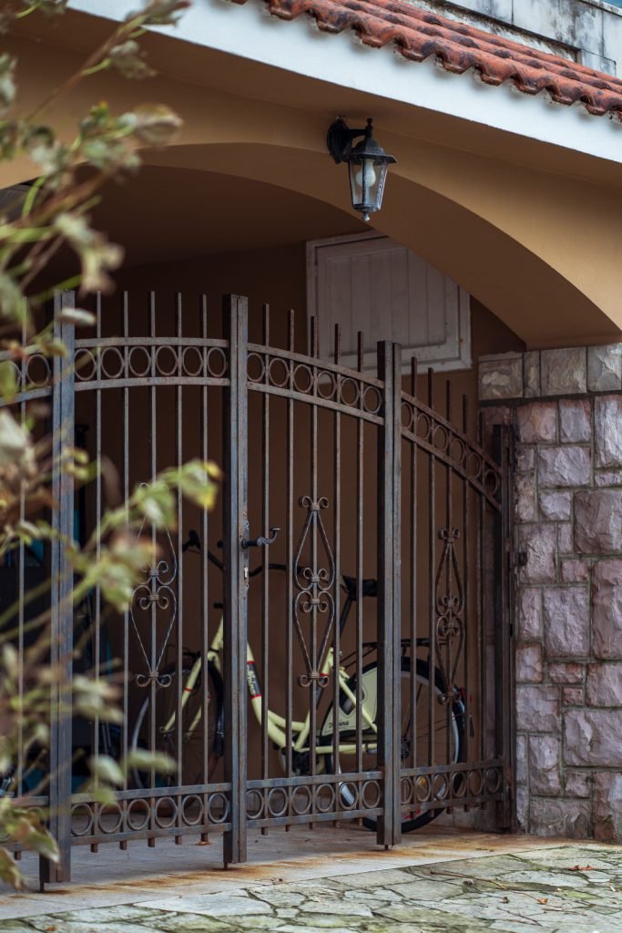 Curve Garage Gates